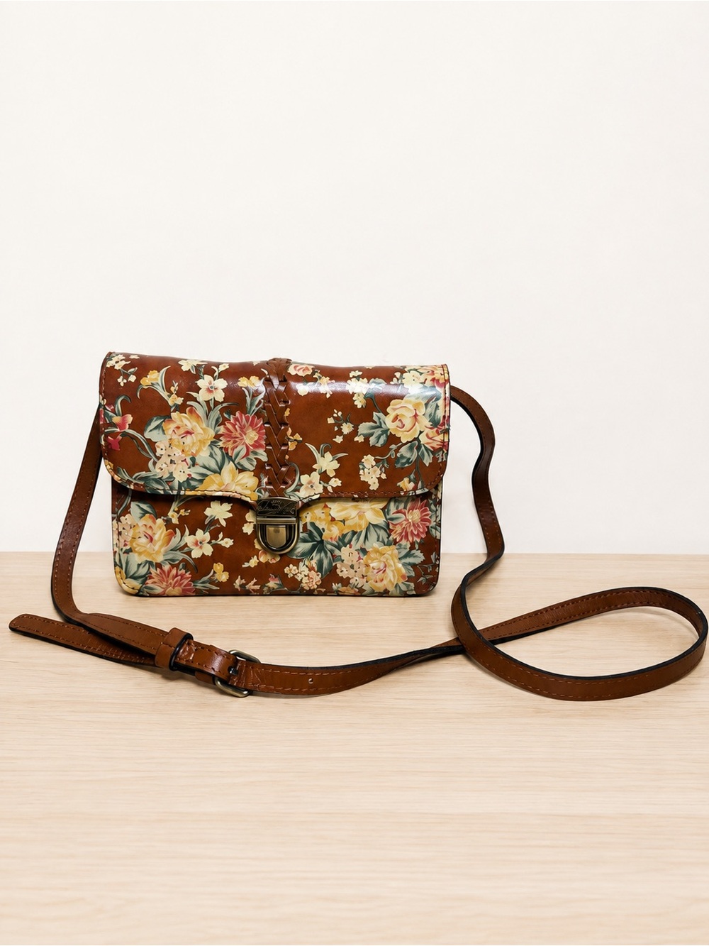 Patricia Nash ‘Vintage Botanical Garden’ Bianco Crossbody - Retired Pattern -EUC